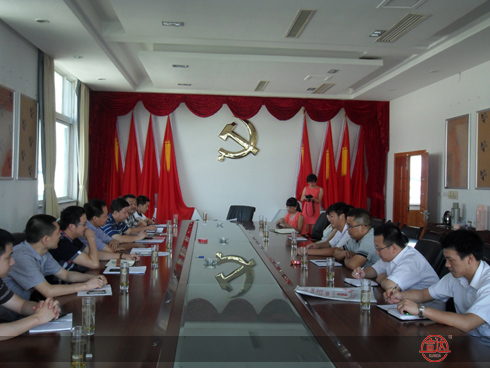 县委两新工委组织多部门来华体(中国)现场答疑解惑