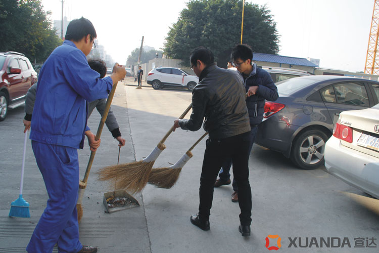 华体官方第一党支部举行党员义务劳动