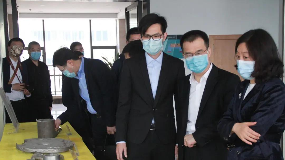 市科技局局长章月影一行视察华体官方