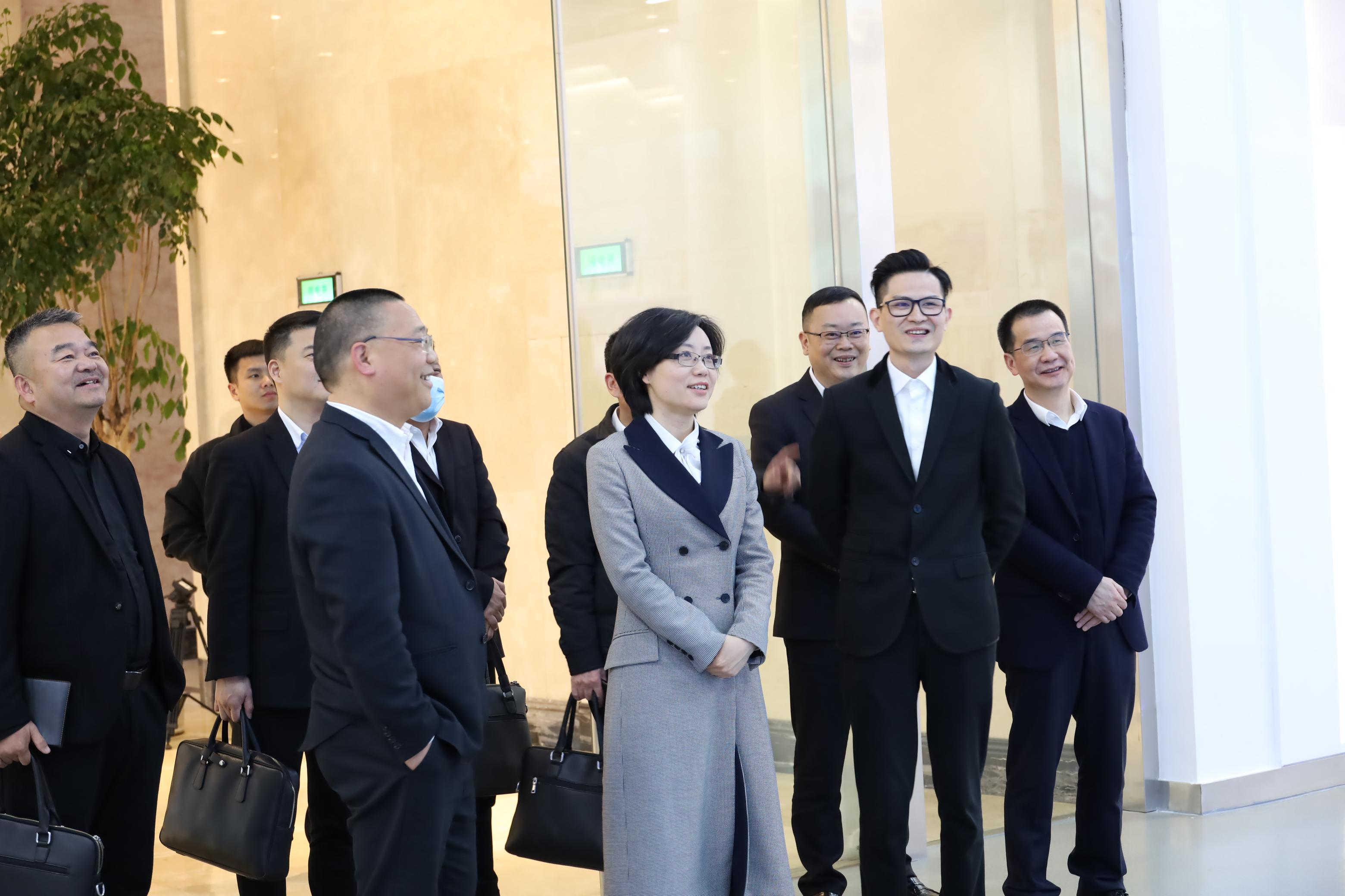 永嘉县委书记王彩莲莅临华体官方新春走访