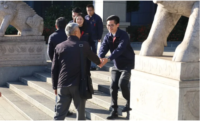 热烈欢迎石化联合会&境内采购商团队及机电进出口商会&境外采购商团队莅临华体官方参观